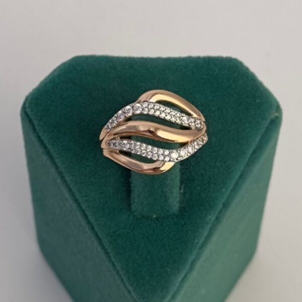 Xuping Numaralı Dalga Araları Taşlı Yüzük