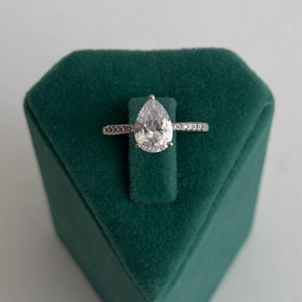 Xuping Numaralı Damla Taş Yüzük