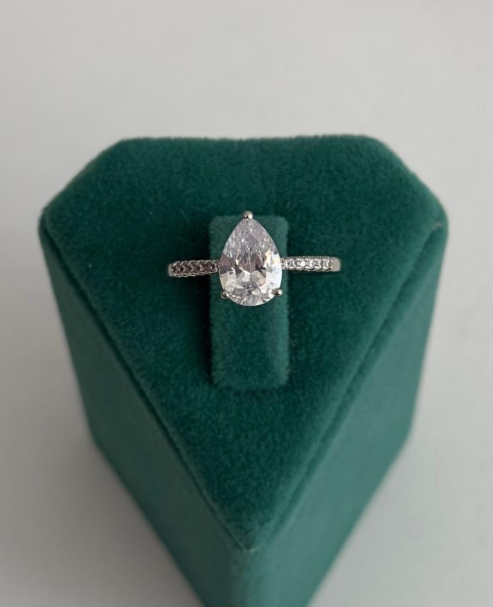 XYUNUMARALIDAMLATAS2S-1.jpg Xuping Numaralı Damla Taş Yüzük - Görsel 1