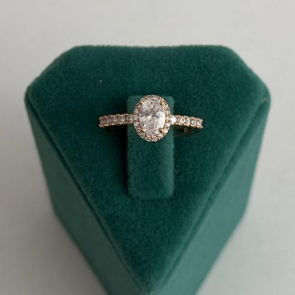 Xuping Numaralı Elips Baget Taş Yüzük