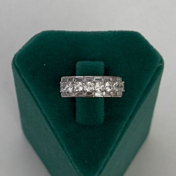 Xuping Numaralı Ortası Yuvarlak Taş Baget Taşlı Yüzük