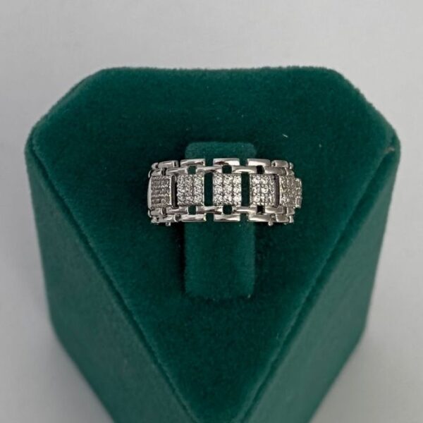 Xuping Numaralı Geçmeli Kare Boşluklu Yüzük