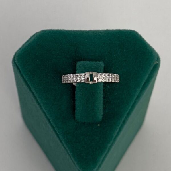 Xuping Numaralı İki Sıra Taşlı Düz Bombe Yüzük