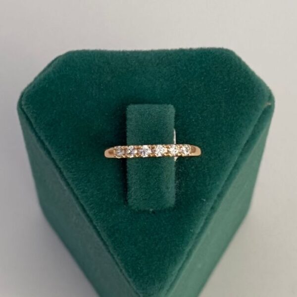 Xuping Numaralı İnce Sıra Taşlı Yüzük