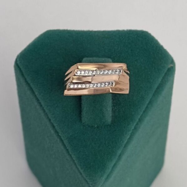 Xuping Numaralı Kalın Araları Sıra Taşlı Yüzük