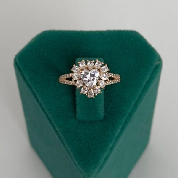 Xuping Numaralı Kalp Kare Taşlı Yüzük