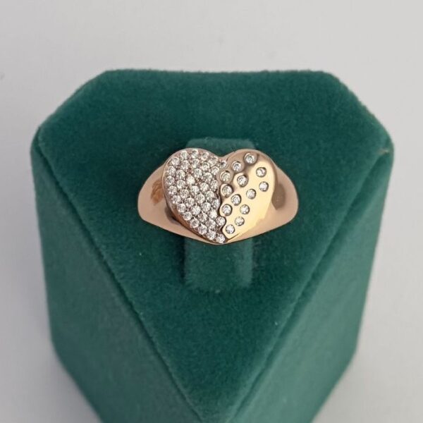 Xuping Numaralı Kalp Plaka Dağınık Taşlı Yüzük