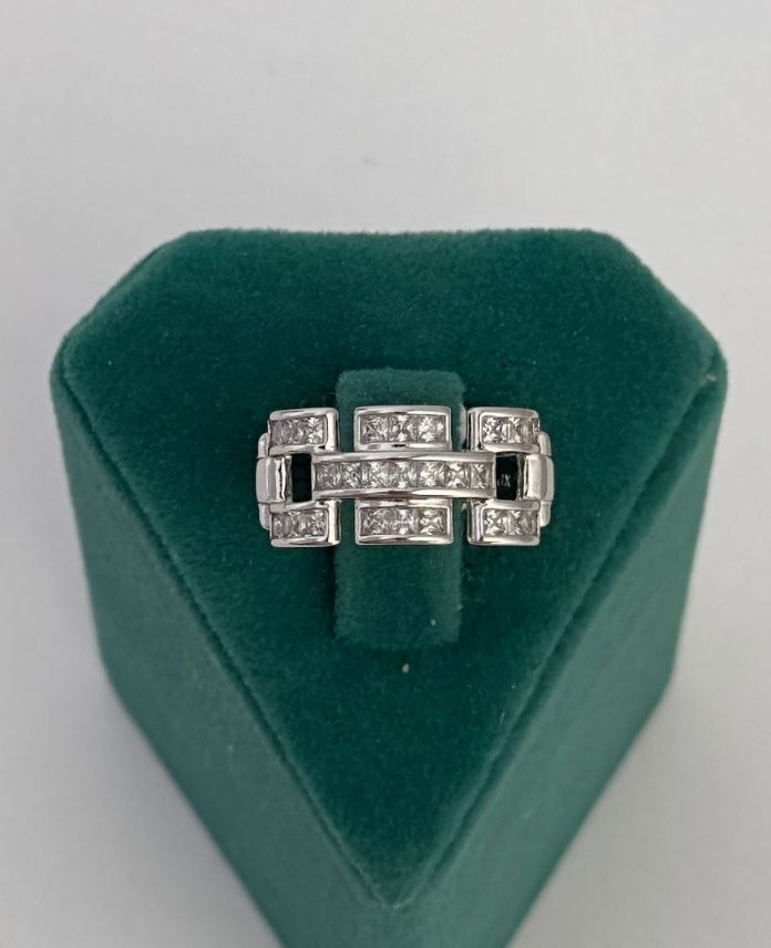 XYUNUMARALIKAREBOSLUKLUKALINTASLIS-1.jpg Xuping Numaralı Kare Boşluklu Kalın Taşlı Yüzük - Görsel 1