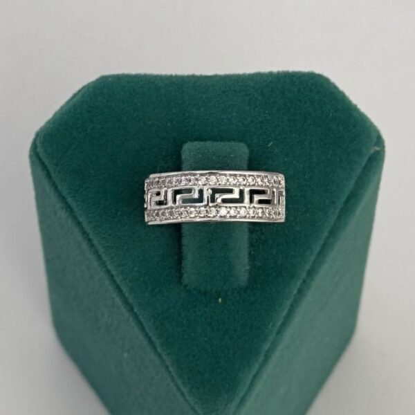 Xuping Numaralı Labirent Etrafı Taşlı Yüzük