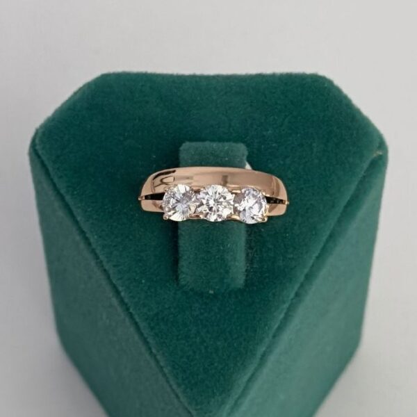 Xuping Numaralı Alyans Üçtaş Birleşik Yüzük