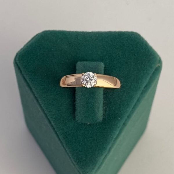 Xuping Numaralı Plaka Alyans Tektaş Yüzük