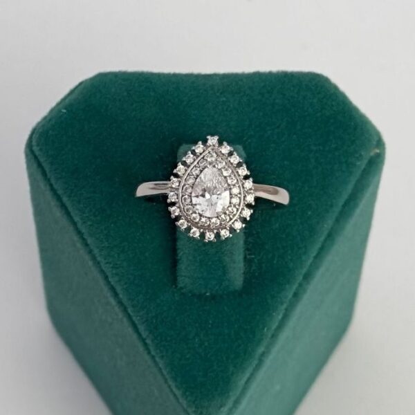 Xuping Numaralı Saçaklı Damla Taşlı Yüzük