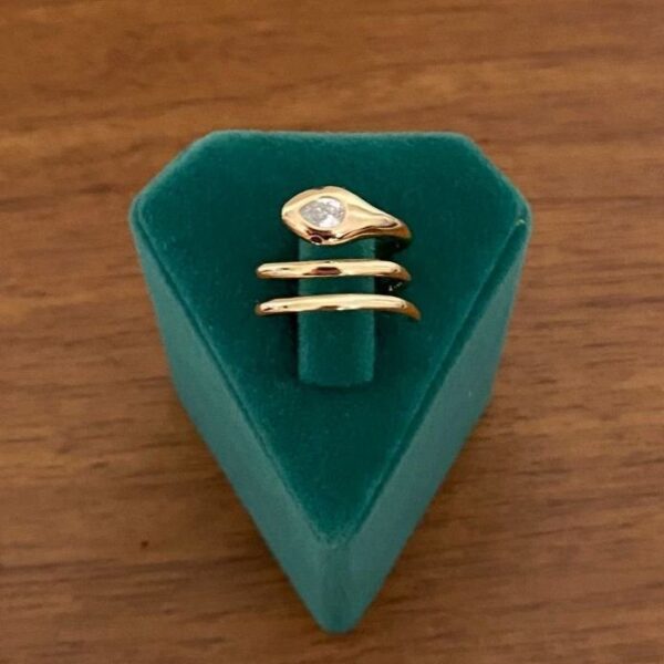 Xuping Numaralı Sarmal Taşlı Yüzük