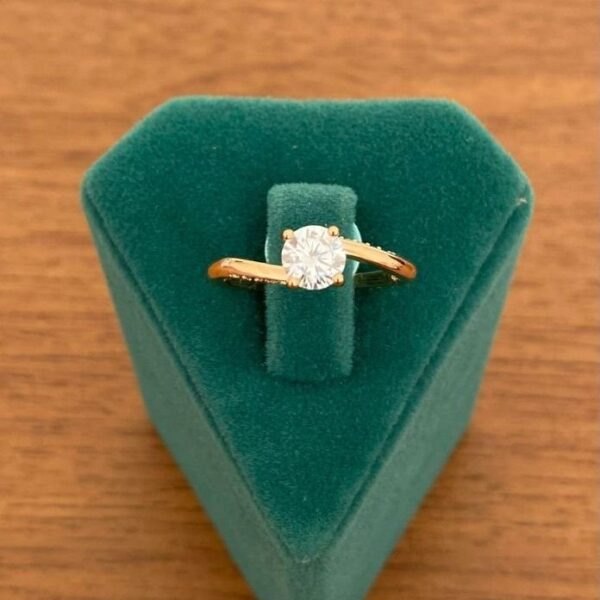 Xuping Numaralı Sarmal Tektaş Tırtıklı Yüzük