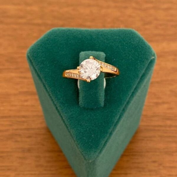 Xuping Numaralı Sarmal Tektaş Yüzük