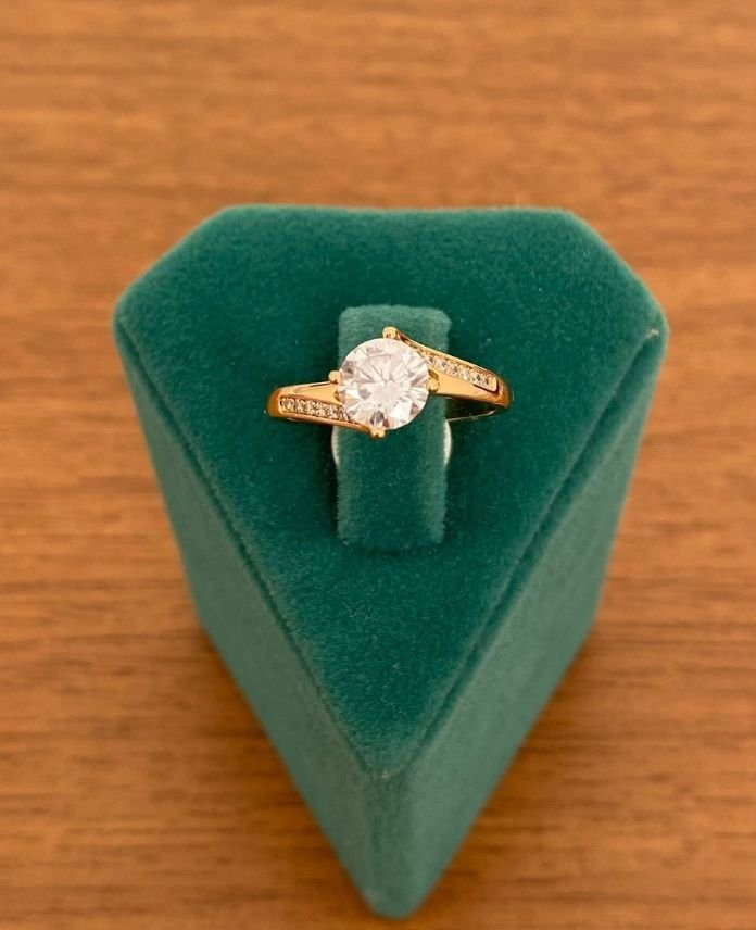 XYUNUMARALISARMALTEKTASR-1.jpg Xuping Numaralı Sarmal Tektaş Yüzük - Görsel 1