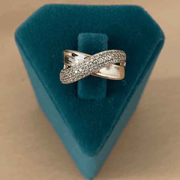 Xuping Numaralı Çapraz Taşlı Yüzük