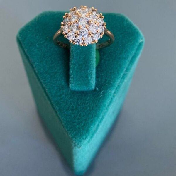 Xuping Numaralı Taşlı Çiçek