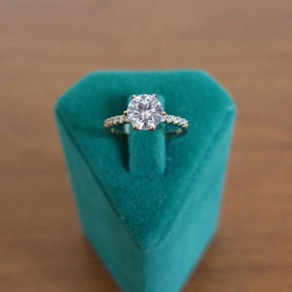 Xuping Numaralı Tektaş Kenarlı Taşlı Yüzük