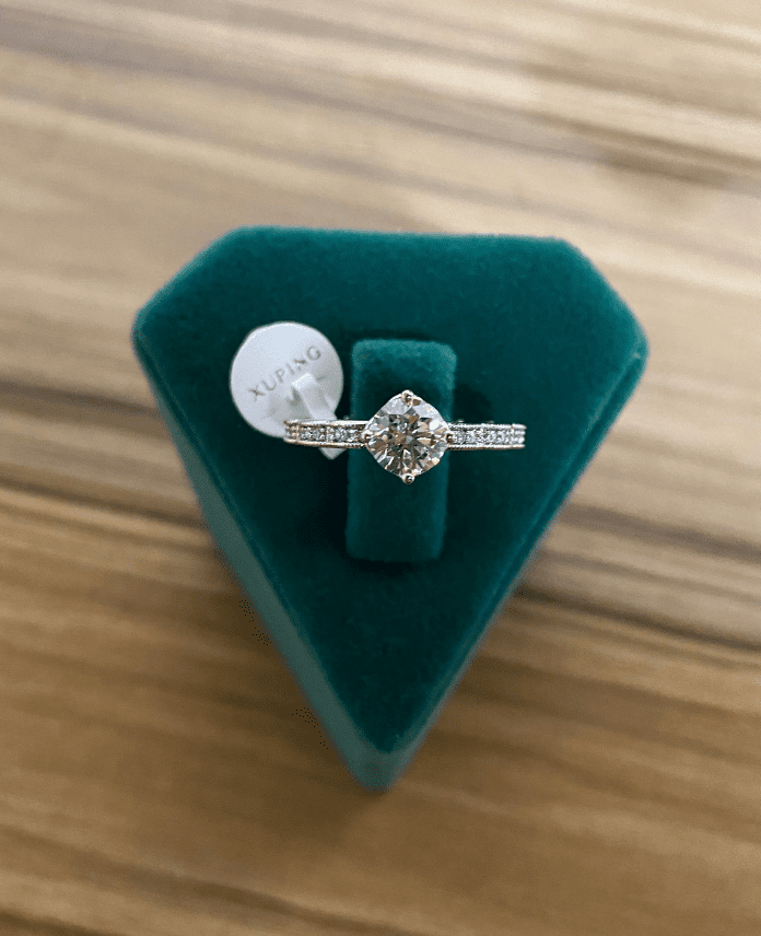 XYUNUMARALITEKTASS-1.png Xupıng Numaralı Tektaş Yüzük - Görsel 1