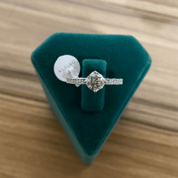 Xupıng Numaralı Tektaş Yüzük