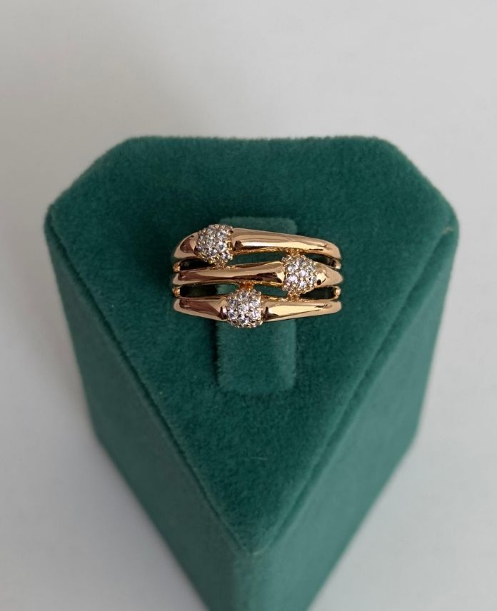 XYUNUMARALIUCLUNOKTATASR-1.jpg Xuping Numaralı 3 Lü Nokta Taş Yüzük - Görsel 1