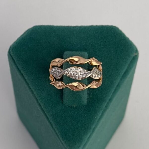 Xuping Numaralı Üç Sıra Burgu Taşlı Yüzük