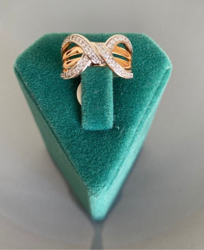 XYUNUMARALIXSEKLINDETASLIR-1.jpg Xuping Numaralı X Şekilli Taşlı Yüzük - Görsel 1