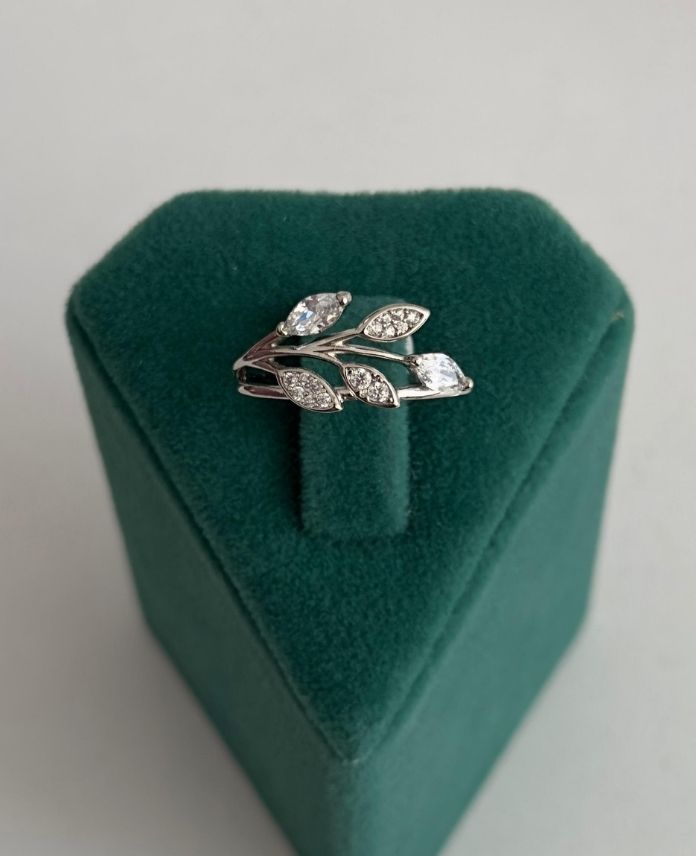 XYUNUMARALIYAPRAKDALTASS-1.jpg Xuping Numaralı Yaprak Dal Taş Yüzük - Görsel 1