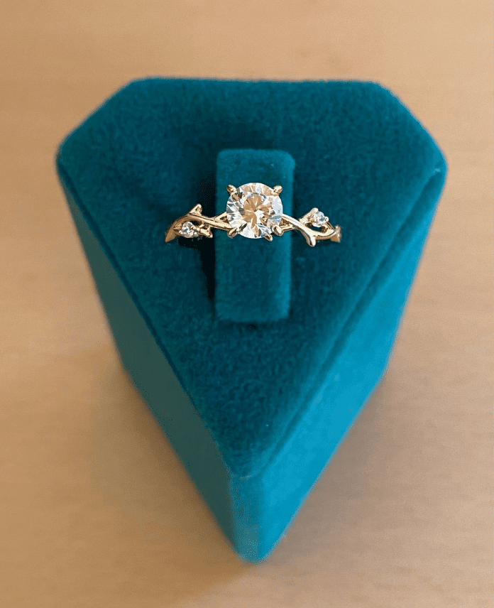 XYUTEKTASTASLIG-1.png Xuping Numaralı Tektaşlı Yüzük - Görsel 1