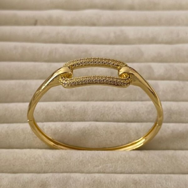 Zirkon Elips Taşlı Kelepçe