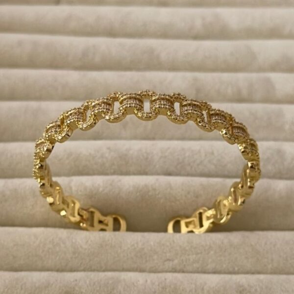 Zirkon Zincir Şekilde Ful Taşlı Kelepçe