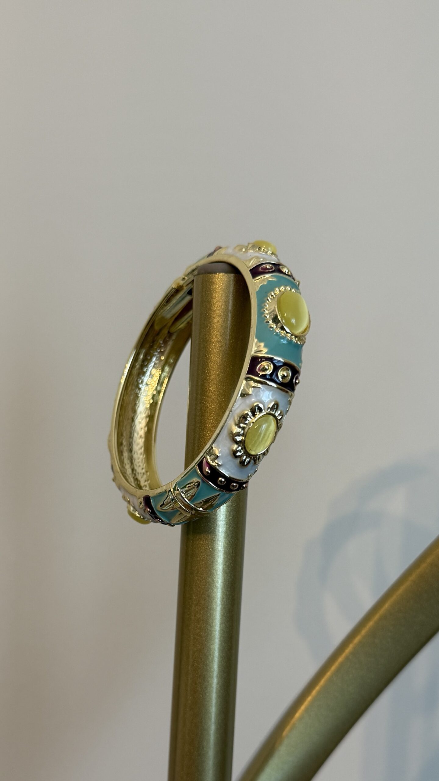 img_8265-scaled-1.jpeg Çelik mineli mıknatıslı sarı yeşil kalın kelepçe - Görsel 1