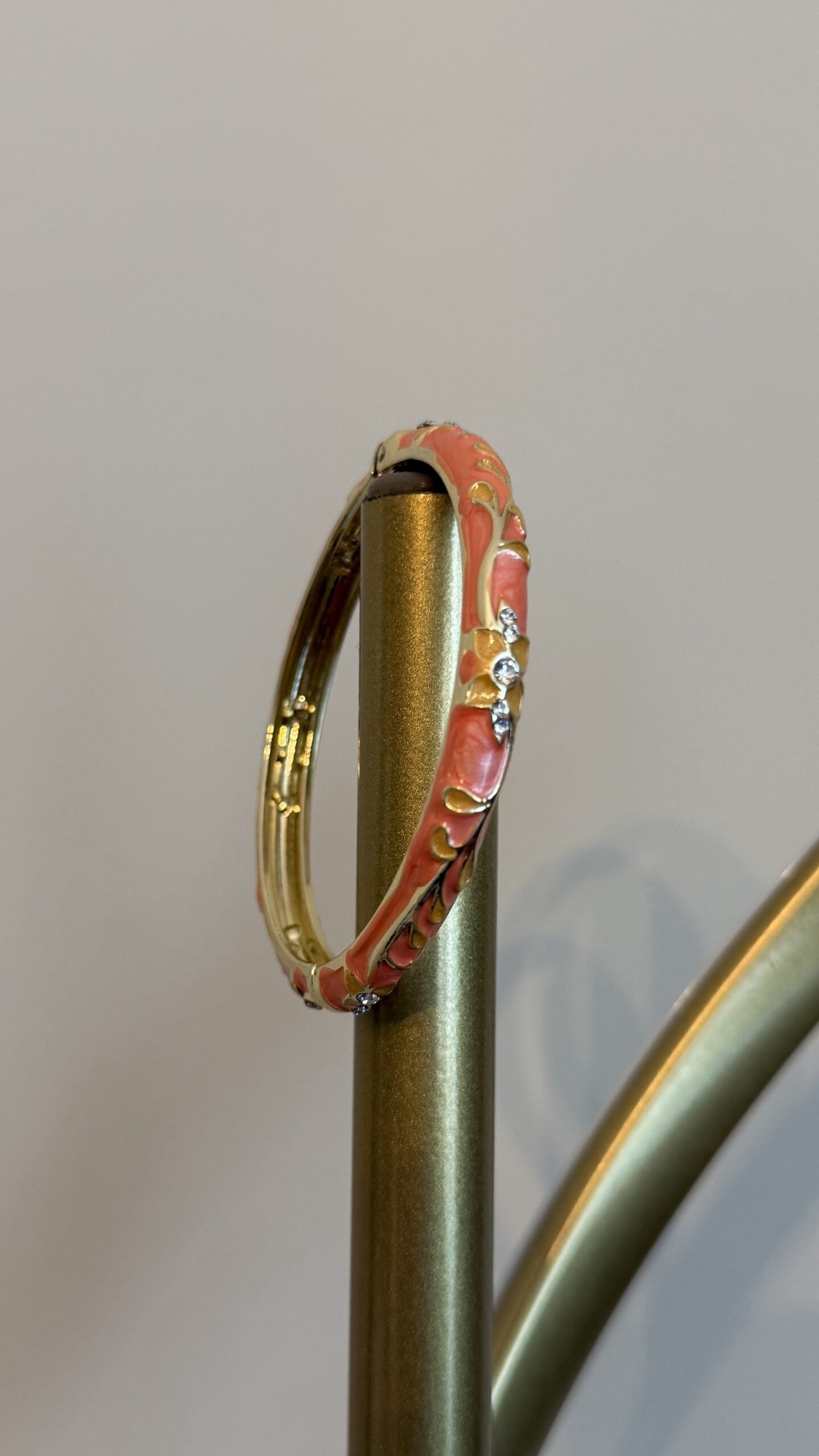 img_8287-scaled-1.jpeg Çelik mineli mıknatıslı turuncu sarı kelepçe - Görsel 1